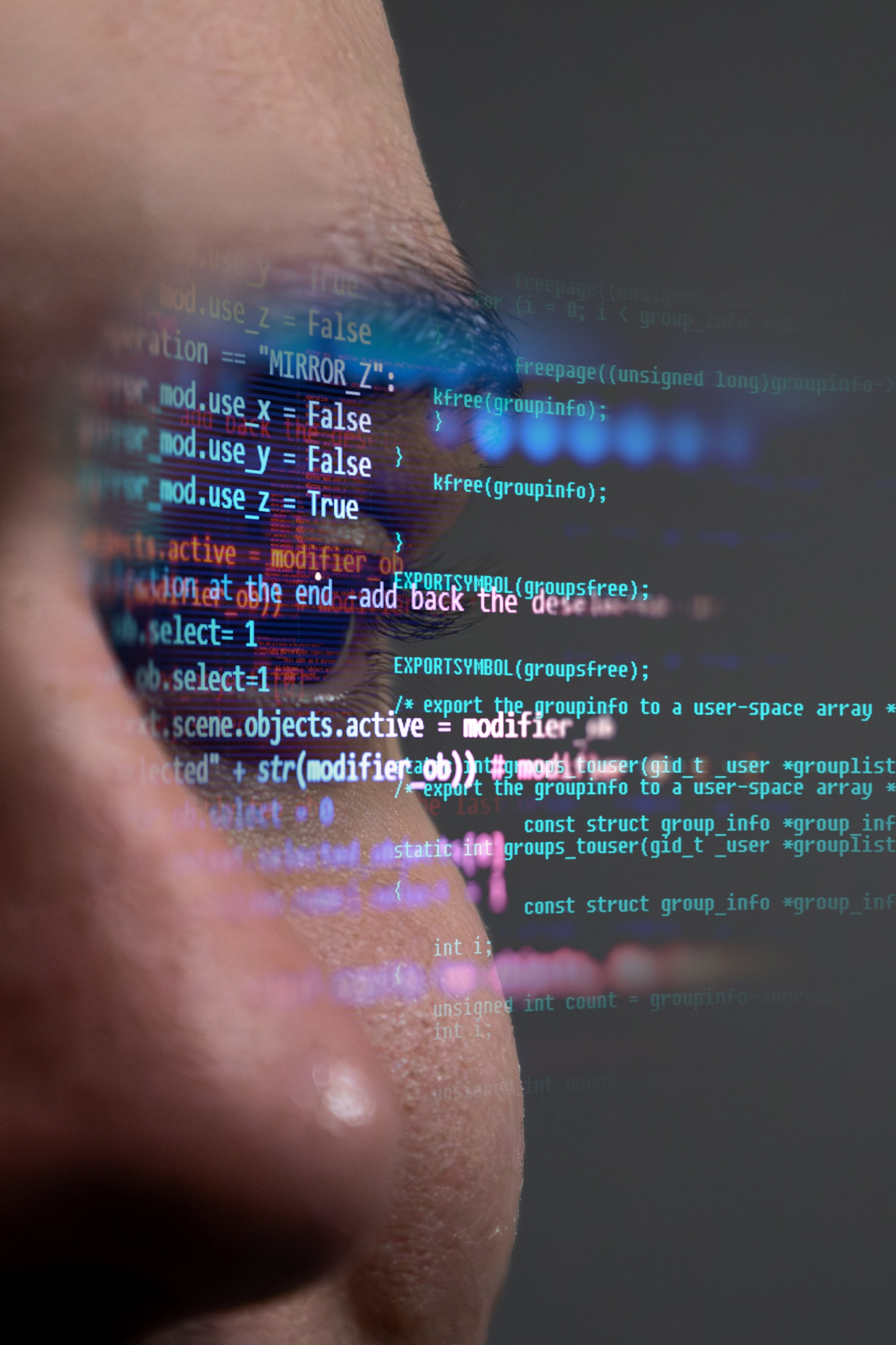 Gros plan créatif d’un œil avec lignes de code en superposition, représentant la vision, la technologie et le développement web.